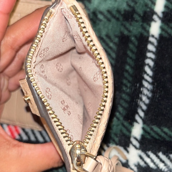 Nude Tory Burch bi fold wallet! - Picture 3 of 4